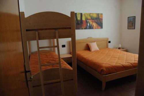 Giường trong phòng chung tại Residenza al Ponte appartamenti 1 e 2