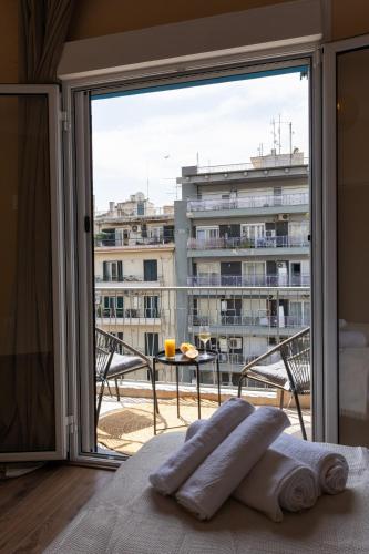 Main Avenue Balcony Apartment
