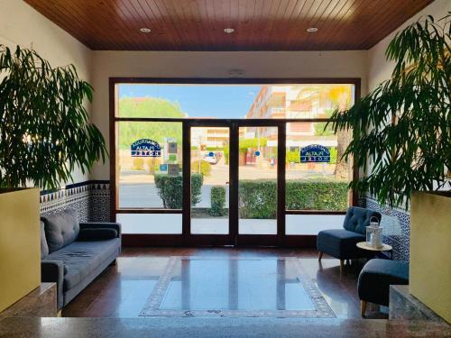 Гостиная зона в Hotel Comarruga Platja
