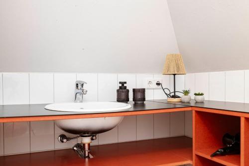 a bathroom with a sink and a counter at Zentraler Charme im historischen Dachgeschoss in Bregenz