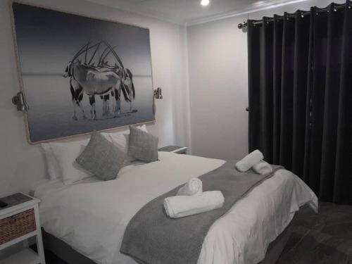 Ένα ή περισσότερα κρεβάτια σε δωμάτιο στο Oryx Guesthouse