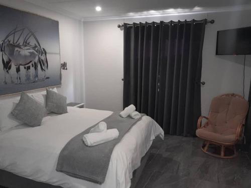 Ένα ή περισσότερα κρεβάτια σε δωμάτιο στο Oryx Guesthouse