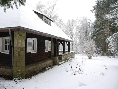 Το Large hunting lodge with enormous beautiful garden τον χειμώνα