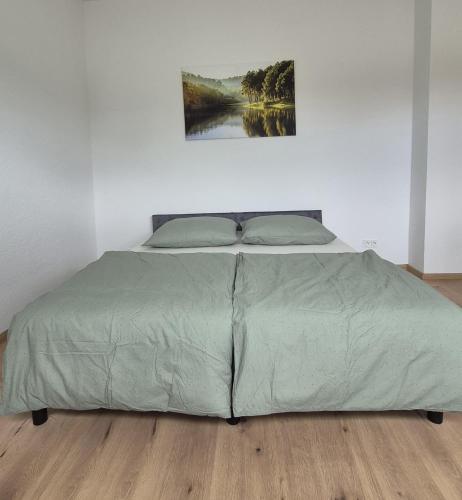 Postel nebo postele na pokoji v ubytování Ferienwohnung Abbehauser Bahnhof