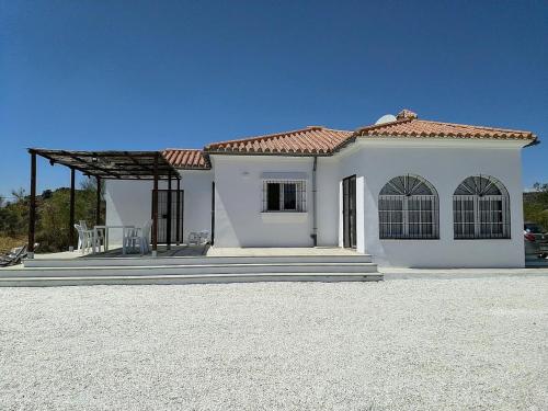 Το κτήριο όπου στεγάζεται  η παραθεριστική κατοικία