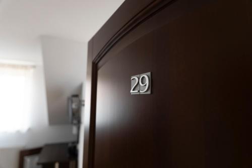a door with the number twenty on it at Willa Latarnik - doskonała lokalizacja, blisko atrakcji, 20min do plaży in Łeba