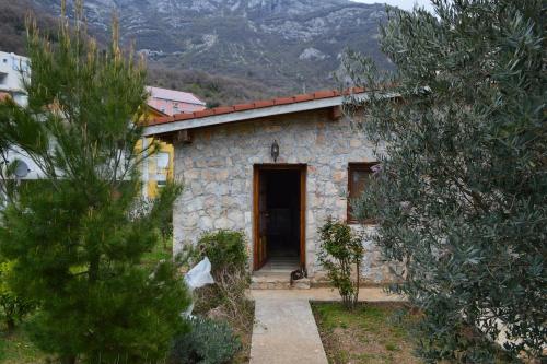 Gallery image of The Rocky Hut in Sutomore