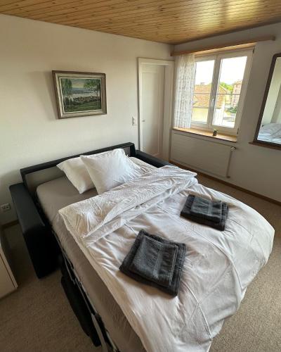 a bedroom with a bed with two towels on it at Gesamte Unterkunft am Rheinfall für Familien & Paare mit Parking in Neuhausen am Rheinfall