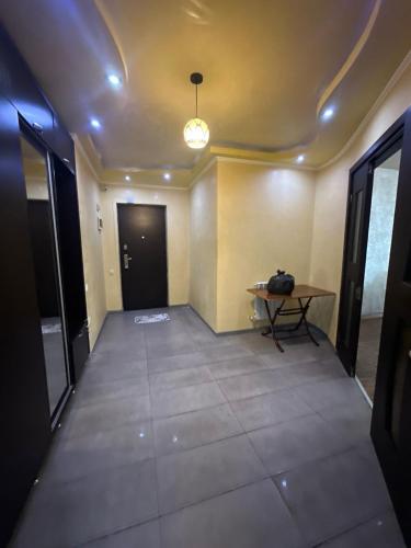 an empty room with a table and a door at comfort home in Itʼkhvisi