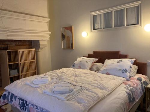 Ένα ή περισσότερα κρεβάτια σε δωμάτιο στο Villa Krystina Gîte de Charme