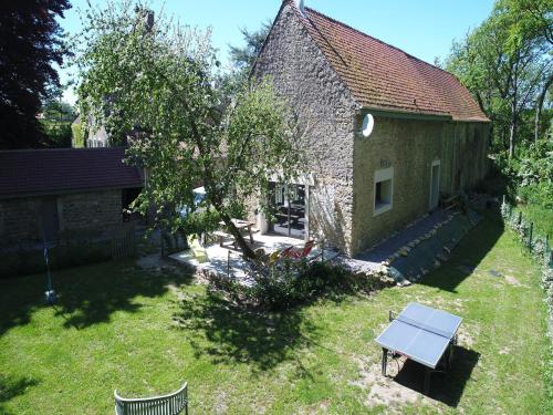 Cottage in Wierre-Effroy near Forestにある庭