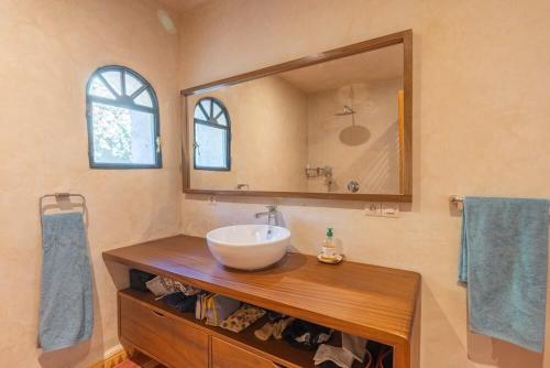 Ένα μπάνιο στο Villa Fleurie