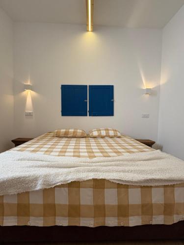 a bedroom with a large bed with blue cabinets at Ó Maria in Alcácer do Sal