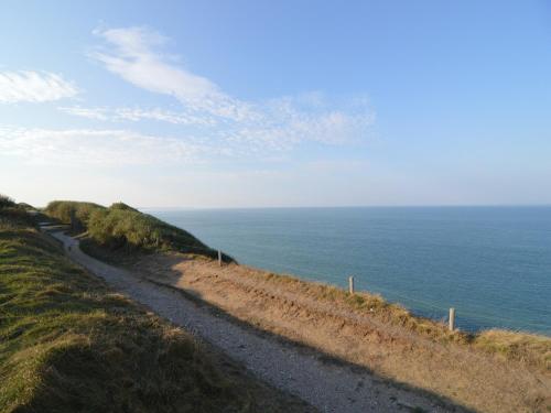 a dirt road on a hill next to the ocean at Holiday Home in Audresselles by Seacoast in Audinghen