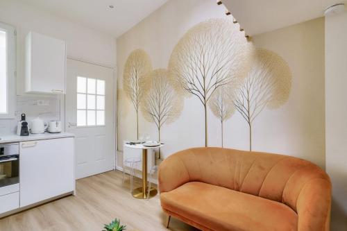 Beautiful studio in small house near Eiffel Tower