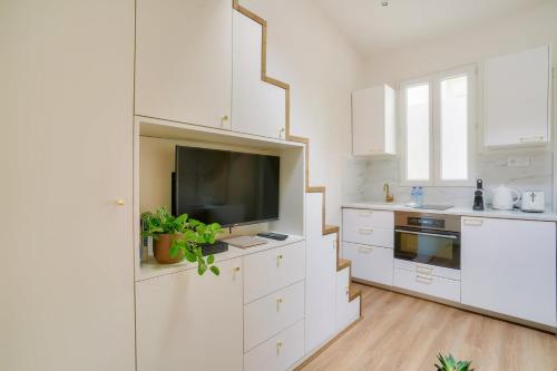 Beautiful studio in small house near Eiffel Tower
