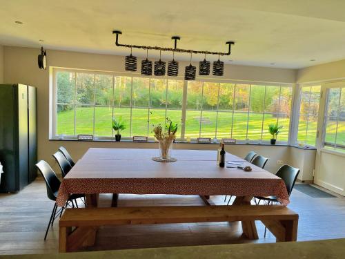 Afbeelding uit fotogalerij van Renovated farm with heated pool in Laakdal