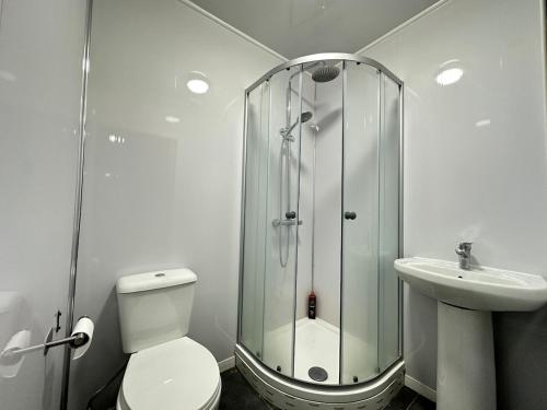 Koupelna v ubytování Cozy Stay for 3 in the West Midlands - BPG Holiday Home 4
