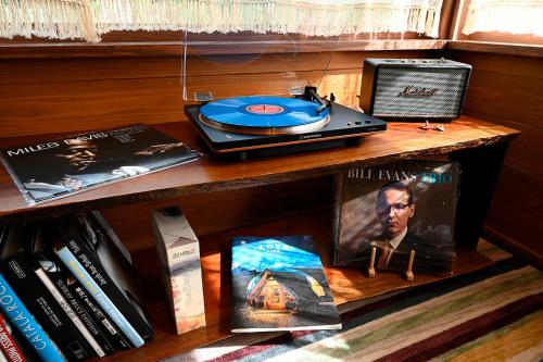 a table with records and books on a shelf at Casa Miyama in Nantan city