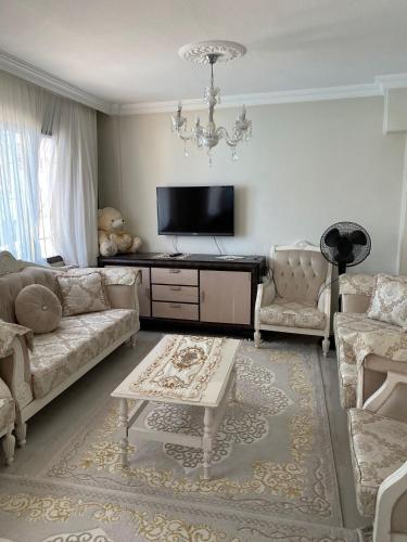 a living room with a couch and a tv at Star Apartment Derya Izmir in Konak