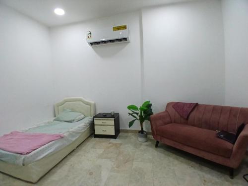 Room with private bathroom in a flat-ladies only