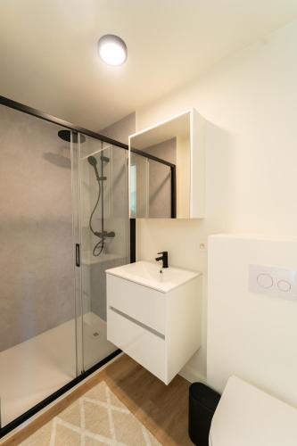 a bathroom with a white sink and a shower at Fourstay Luxury City Apartments Diegem - Brussels in Diegem