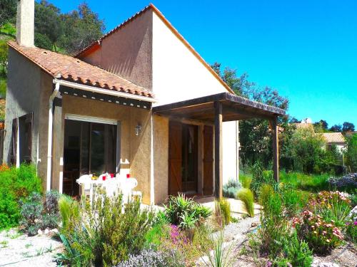 Villa in Le Boulou with Scenic Hilltop Views