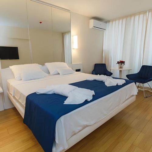 Batumi Black Sea View Aparthotelにあるベッド