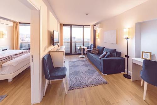 Batumi Black Sea View Aparthotelにあるベッド