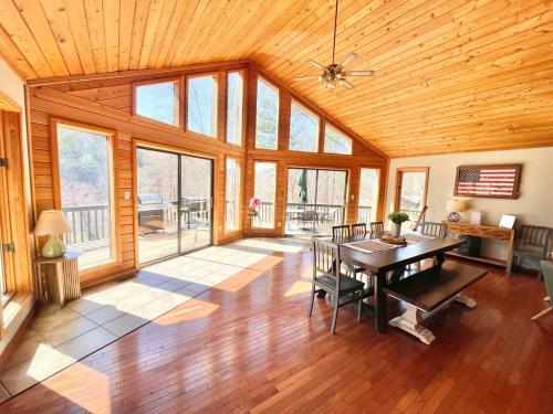 Φωτογραφία από το άλμπουμ του Wounded Warrior Cabin at Grey Valley σε Robbinsville