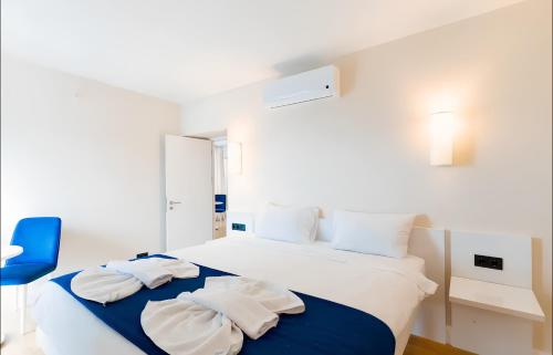 Batumi Black Sea View Aparthotelにあるベッド