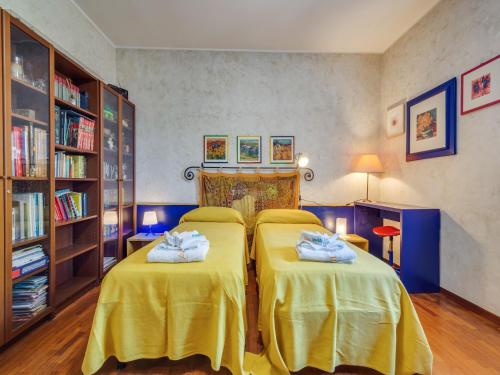 Postel nebo postele na pokoji v ubytování Villa in Castelbelforte near Lago di Garda