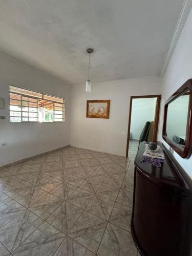 an empty living room with a table and a window at Chacara Oliva in Piracicaba
