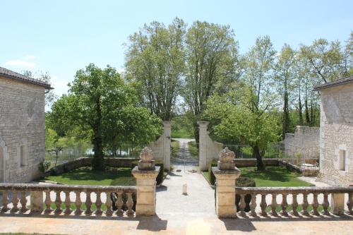 Κήπος έξω από το Chateau Secretary