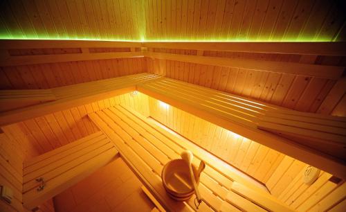 an overhead view of a sauna with a toilet in it at Hotel Kazimierski Zdrój in Janowiec