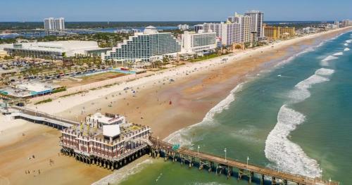 Gallery image of Blue Wave Retreat on beach Strip in Daytona Beach