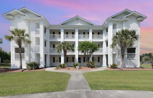 Gallery image of Stylish Stay-Golf & Water Views in Longs