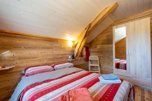 Katil atau katil-katil dalam bilik di Gîte La Maison de Pierrou 11/14 personnes