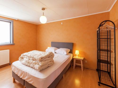 Cama o camas de una habitación en Mansion in Kruiskerke near Forest and Lake
