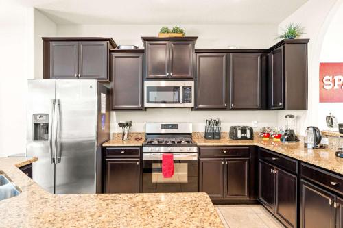 Solterra Bliss - Resort Stay for 13 with Pool Hot Tub & Game Room photo 6