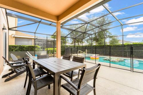 Solterra Bliss - Resort Stay for 13 with Pool Hot Tub & Game Room photo 10