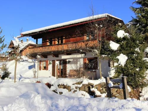 Chalet in Kirchberg near Ski Gondola v zimě