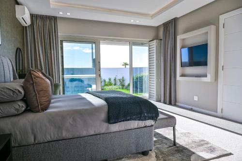 GND Properties Luxury Holiday Homeにあるベッド