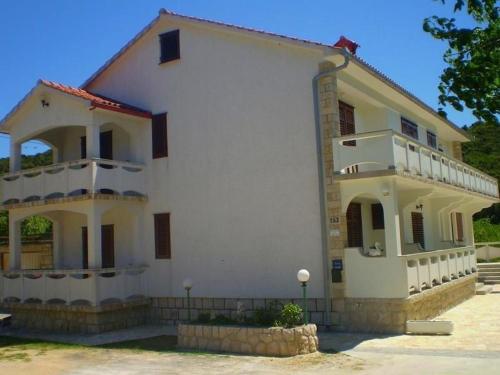 Το κτήριο όπου στεγάζεται  το διαμέρισμα
