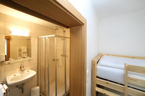 Chalet Jasmin tesisinde bir banyo