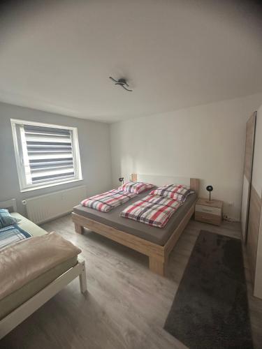 a bedroom with a bed and a window at Moderne 2,5 Zimmer Wohnung in Herne im Herzen des Ruhrgebiets in Herne