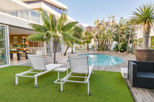 GND Properties Luxury Holiday Homeの敷地内または近くにあるプール