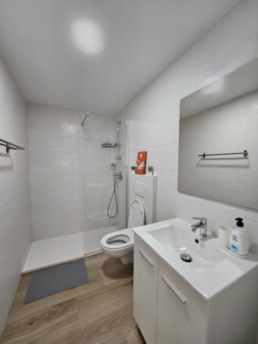 Ένα μπάνιο στο Chic Escape Apartment