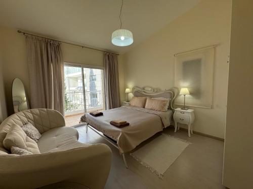 Foto Cozy House near the beach in Regina Gardens 2