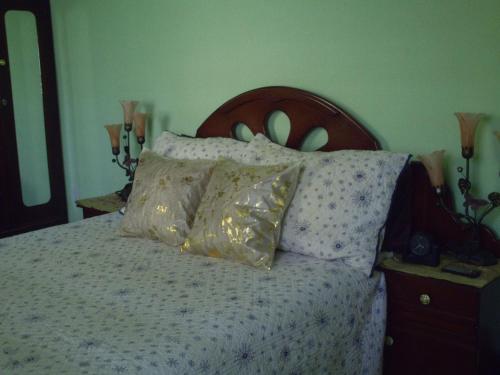 Tropical Apartment with private patio, Walk to Beaches, Shops and Cafes photo 2